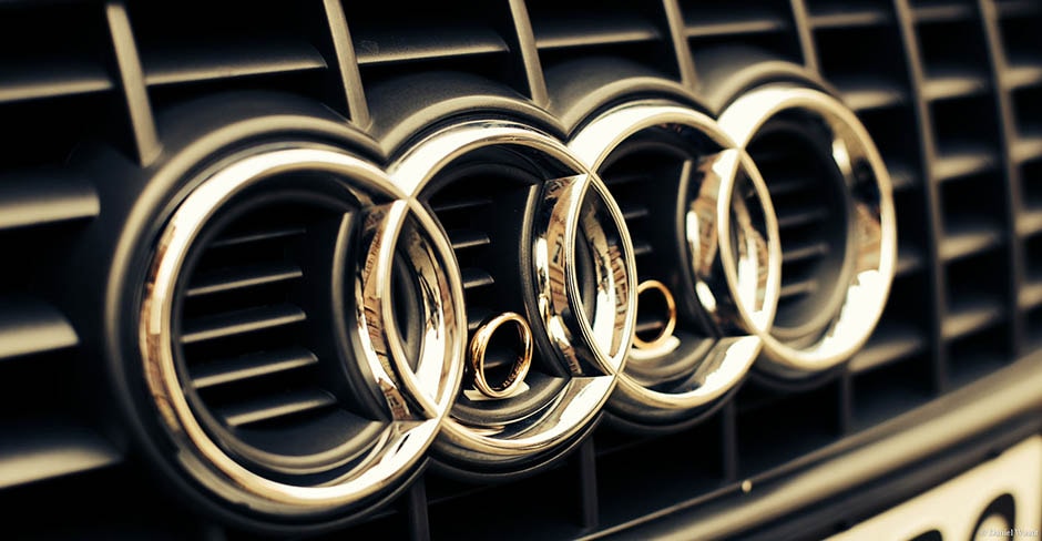 Hochzeitsringe im Audi-Logo